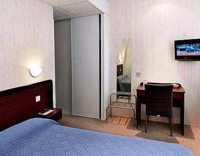 фото отеля Hotel Le Commerce Beaumont-de-Lomagne
