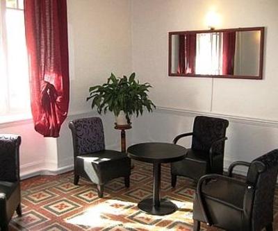 фото отеля Hotel Le Commerce Beaumont-de-Lomagne