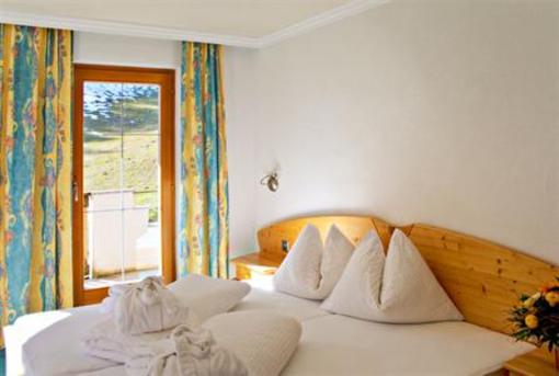 фото отеля Hotel Garni Chasa Nova