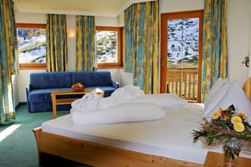 фото отеля Hotel Garni Chasa Nova