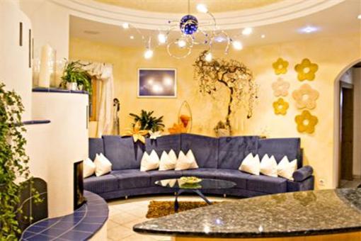 фото отеля Hotel Garni Chasa Nova