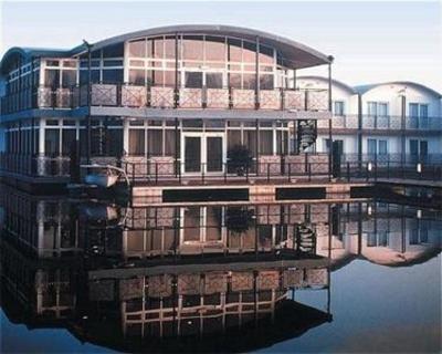 фото отеля Floatel Hotel Northwich