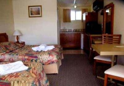 фото отеля Cooks Endeavour Motor Inn