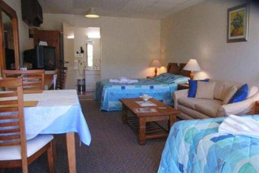 фото отеля Cooks Endeavour Motor Inn
