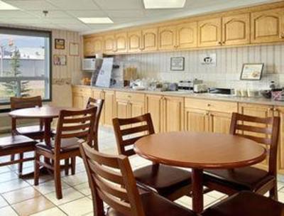 фото отеля Super 8 Motel Whitecourt