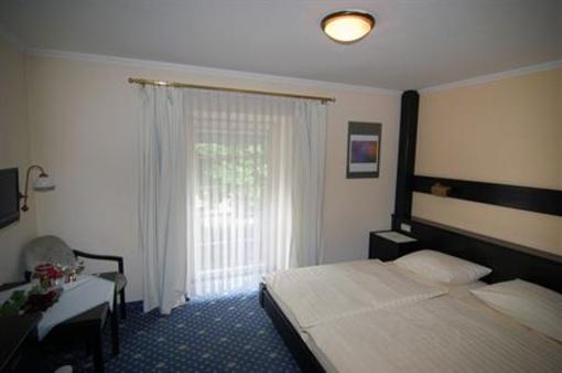 фото отеля Hotel Goldener Hirsch Reutte