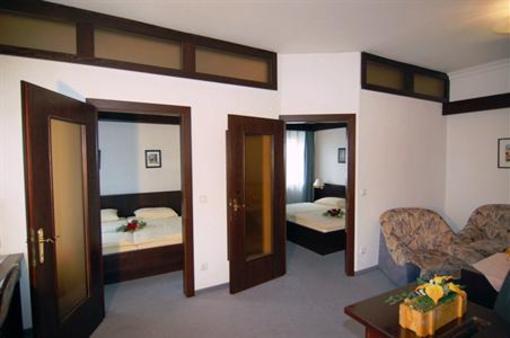 фото отеля Hotel Goldener Hirsch Reutte