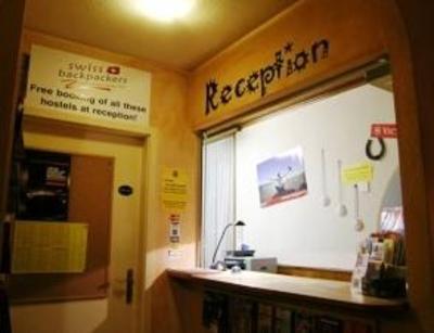 фото отеля Hirschen Backpackers Hotel Pub