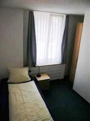 фото отеля Hirschen Backpackers Hotel Pub