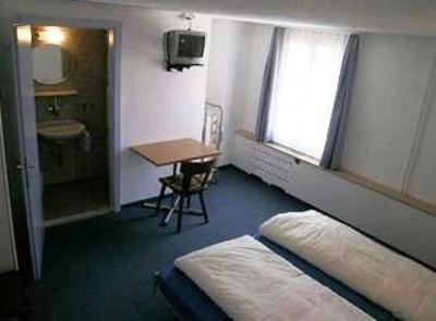 фото отеля Hirschen Backpackers Hotel Pub
