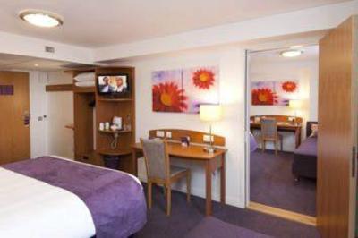 фото отеля Premier Inn Center Holes Bay Poole