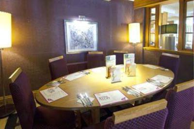 фото отеля Premier Inn Center Holes Bay Poole