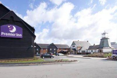 фото отеля Premier Inn Center Holes Bay Poole