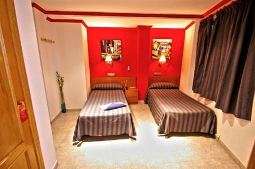 фото отеля Hostal Apolo Trece