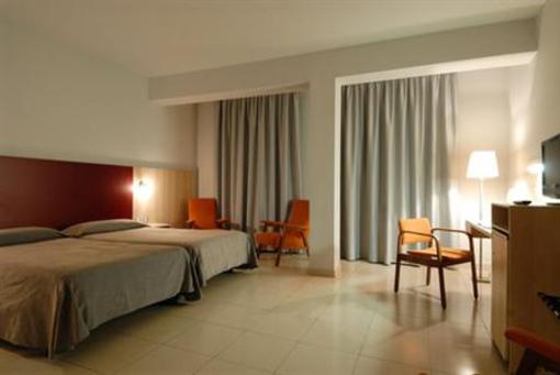 фото отеля Hotel Pere III Manresa