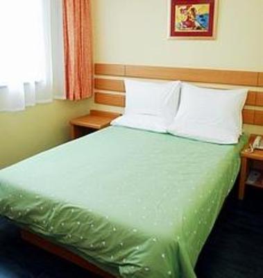 фото отеля Home Inn Guiyang Railway Station