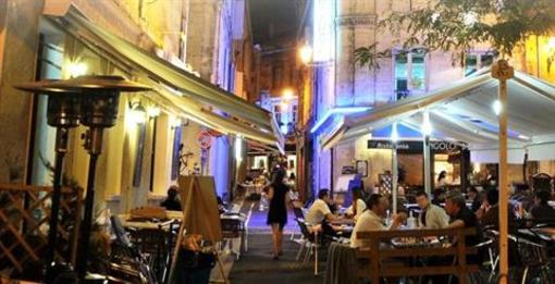 фото отеля Duplex Entre les Murs Apartment Angouleme