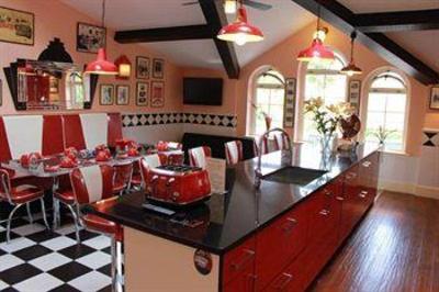 фото отеля The PitStop Hotel Little Hallingbury