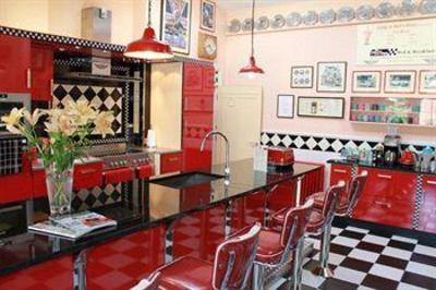фото отеля The PitStop Hotel Little Hallingbury