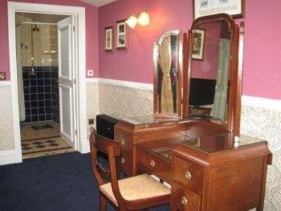 фото отеля The PitStop Hotel Little Hallingbury