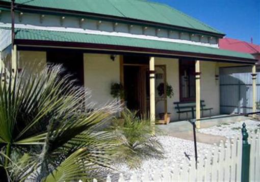 фото отеля Emaroo Argent Cottage Broken Hill