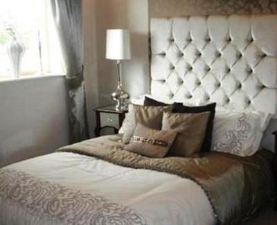 фото отеля Signature Lifestyle Harborne Village Mews
