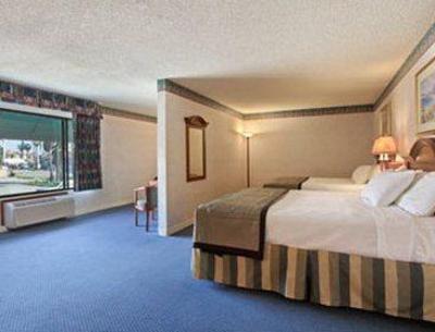 фото отеля Travelodge Ocean Front