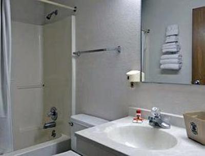 фото отеля Super 8 Waco University