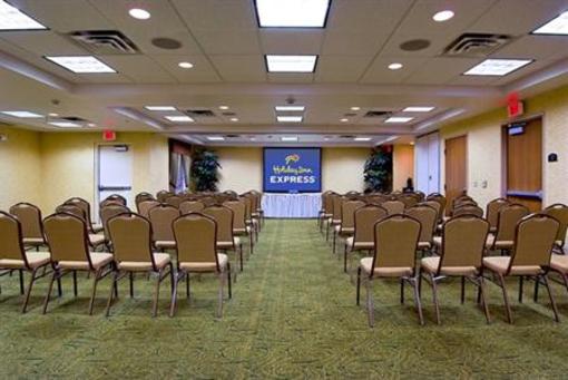 фото отеля Holiday Inn Express Village West