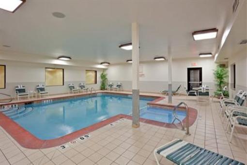 фото отеля Holiday Inn Express Village West