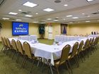 фото отеля Holiday Inn Express Village West
