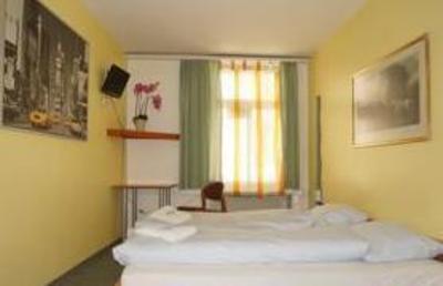 фото отеля ZAK Hotel & Backpackers