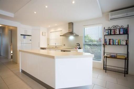 фото отеля Skippers Cove Apartments Noosa