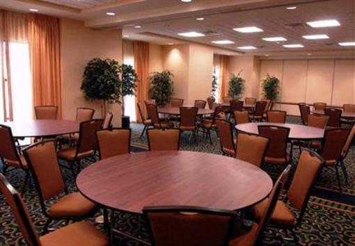 фото отеля SpringHill Suites Wheeling