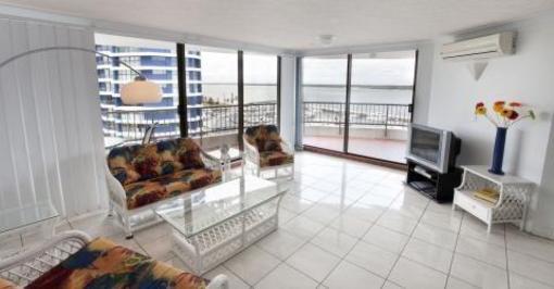 фото отеля Broadwater Shores Apartments Gold Coast