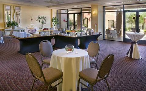 фото отеля Embassy Suites Phoenix-Scottsdale