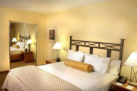фото отеля Embassy Suites Phoenix-Scottsdale