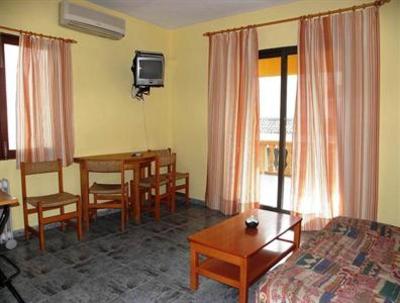 фото отеля Hostal Doris Ses Salines
