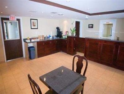 фото отеля Super 8 Chatham