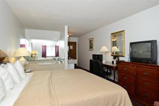 фото отеля Americas Best Value Inn Petoskey