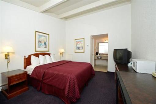 фото отеля Americas Best Value Inn Petoskey