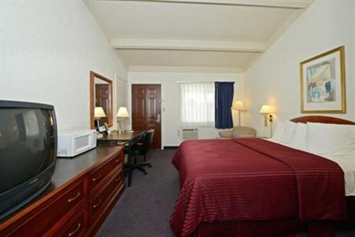 фото отеля Americas Best Value Inn Petoskey