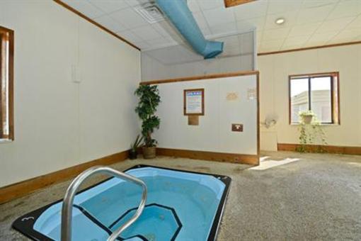 фото отеля Americas Best Value Inn Petoskey