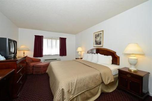 фото отеля Americas Best Value Inn Petoskey