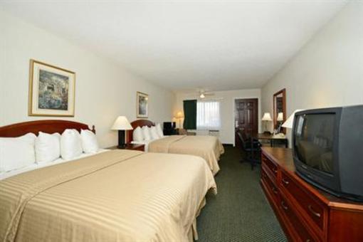 фото отеля Americas Best Value Inn Petoskey