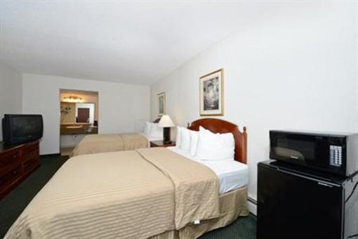 фото отеля Americas Best Value Inn Petoskey