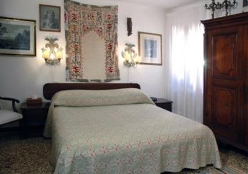 фото отеля Alle Guglie B&B