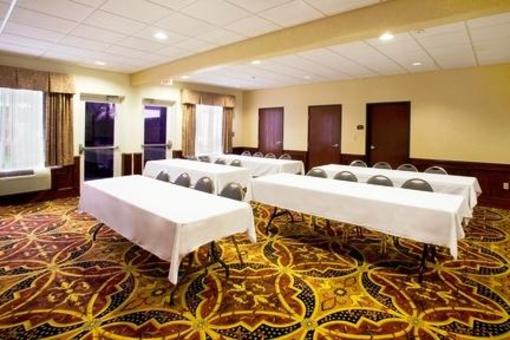 фото отеля Holiday Inn Express Hotel & Suites Weslaco