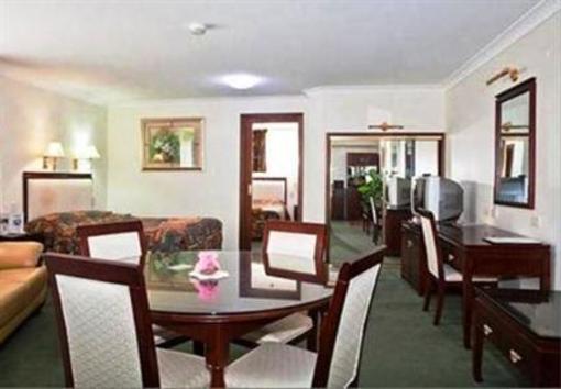 фото отеля Quality Inn Ambassador International Orange