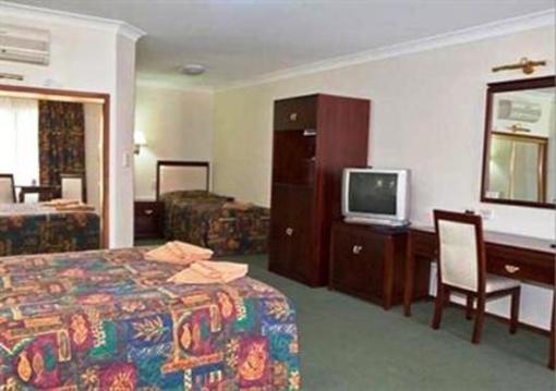 фото отеля Quality Inn Ambassador International Orange